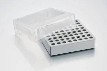 艾本德儲存盒 8 × 8, 可放置 64  個試管， 1  –  2  mL，3  件，高 53  mm，2  英寸，聚丙烯材料，可耐受最低 -86  °C，可高溫高壓滅菌，帶蓋子并具有數(shù)字字母標(biāo)識